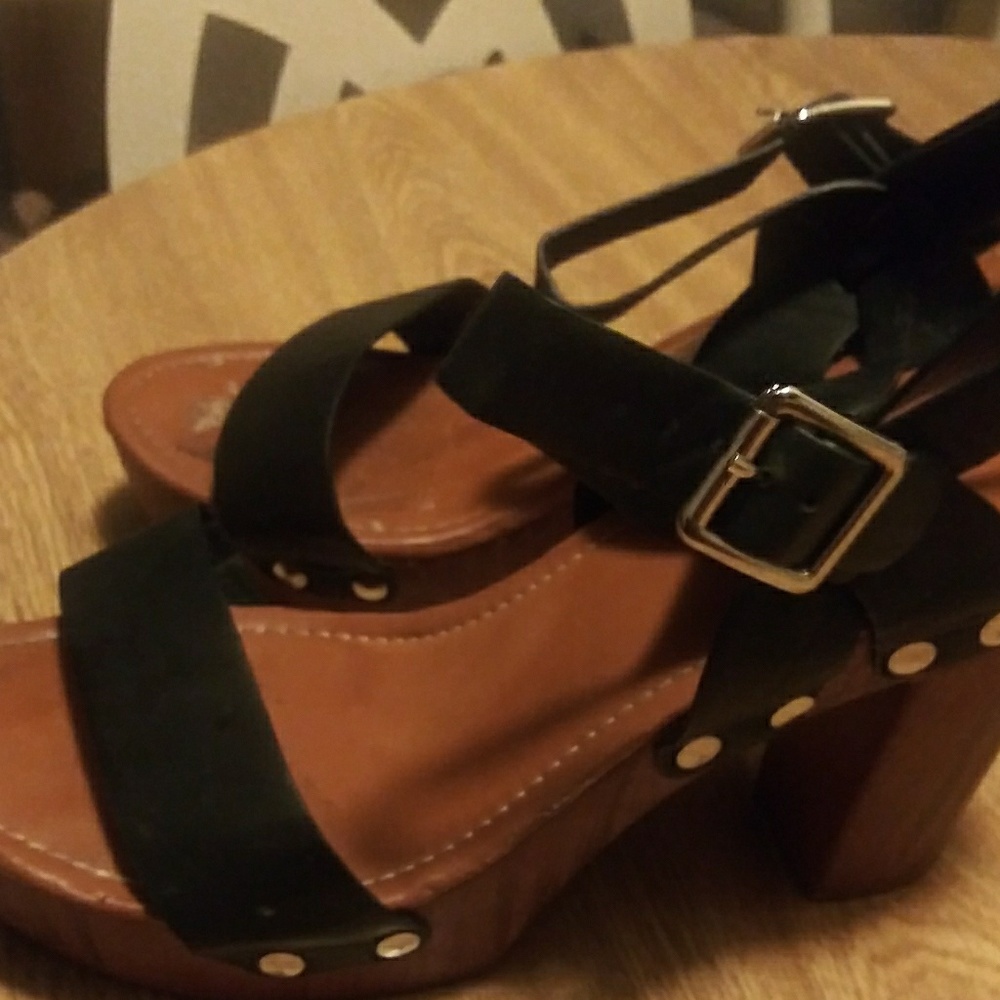 Sexy wooden black heels